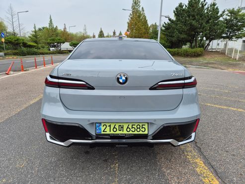 BMW 7-Series 740i xDrive M Sport — пробег 18 200 км — фото 3 из 5