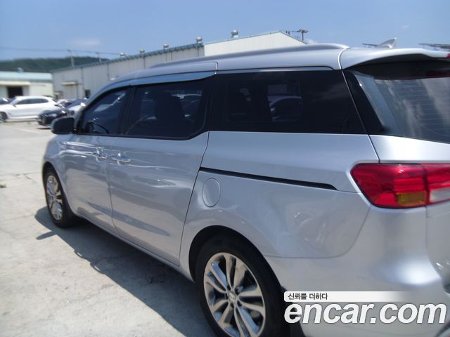 Kia Carnival 9-seater Prestige — пробег 210 137 км — фото 3 из 5