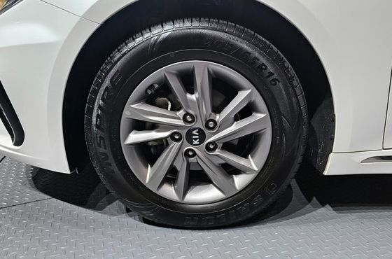 Kia K5 2.0 LPI Rental Car Luxury — пробег 72 761 км — фото 5 из 5