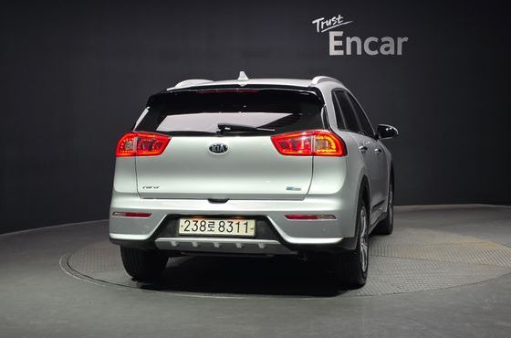 Kia Niro Prestige — пробег 78 321 км — фото 4 из 5