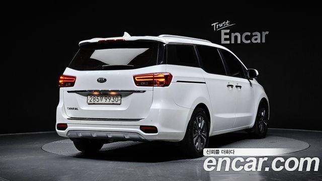 Kia Carnival из Кореи Encar