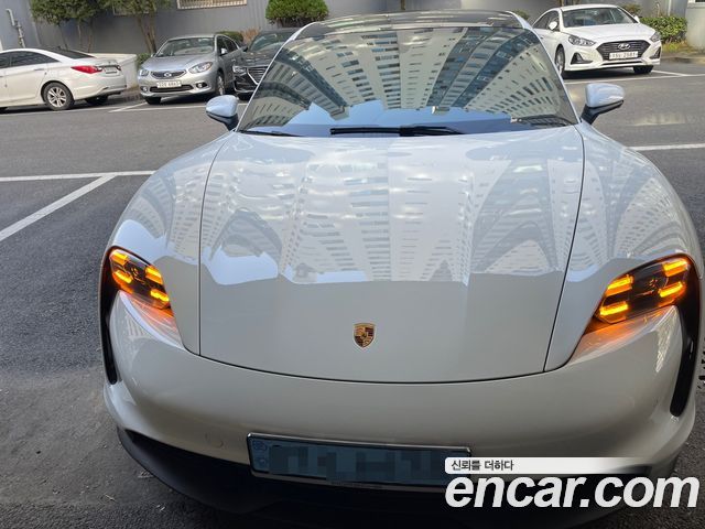 Porsche Taycan 4S — пробег 25 000 км — фото 3 из 5