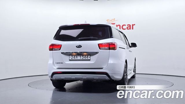 Kia Carnival из Кореи Encar