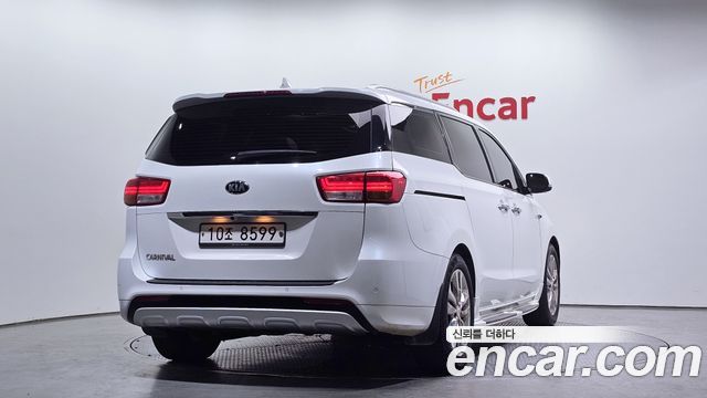 Kia Carnival из Кореи Encar