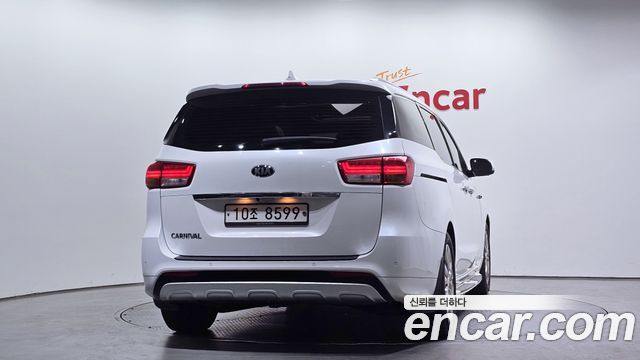 Kia Carnival из Кореи Encar