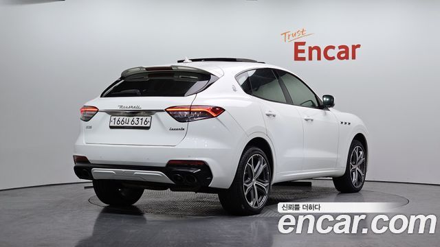Maserati Levante из Кореи Encar