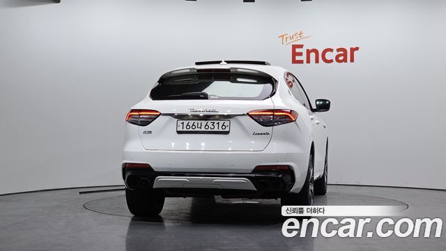 Maserati Levante из Кореи Encar