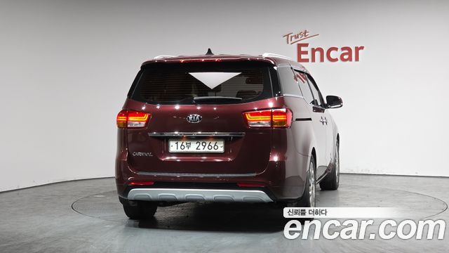 Kia Carnival из Кореи Encar