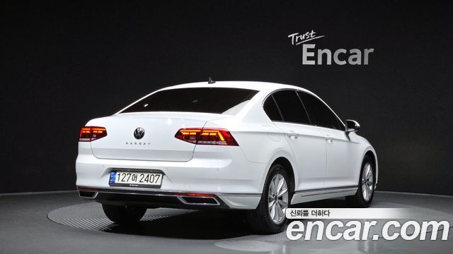 Volkswagen Passat 2.0 TDI Premium — пробег 88 972 км — фото 2 из 5