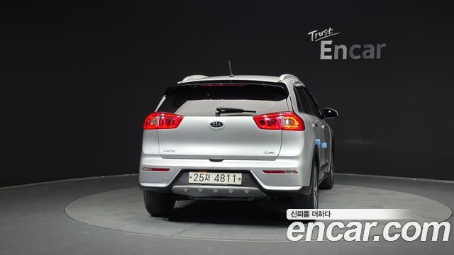 Kia Niro Prestige — пробег 137 964 км — фото 4 из 5