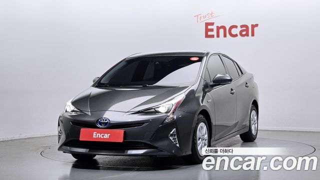Toyota Prius 1.8 E — пробег 52 349 км — фото 1 из 5