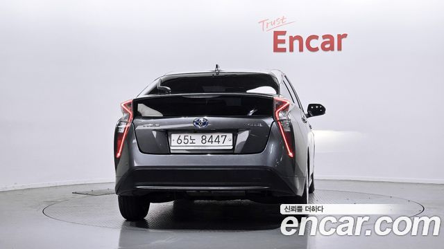 Toyota Prius 1.8 E — пробег 52 349 км — фото 4 из 5