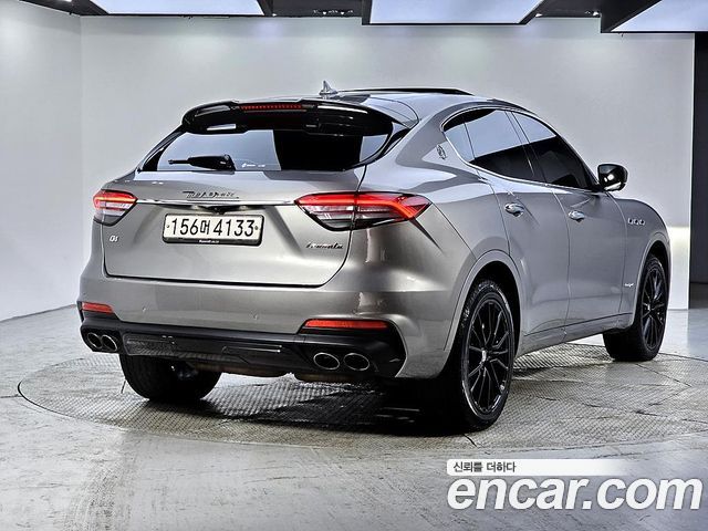 Maserati Levante из Кореи Encar