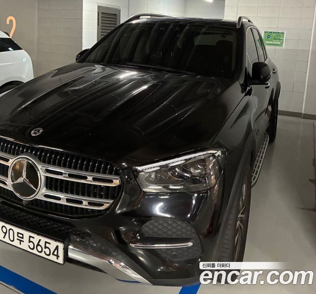 Mercedes-Benz GLE-Class GLE300d 4MATIC — пробег 17 000 км — фото 2 из 5