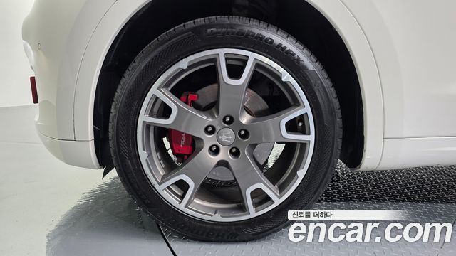 Maserati Levante из Кореи Encar
