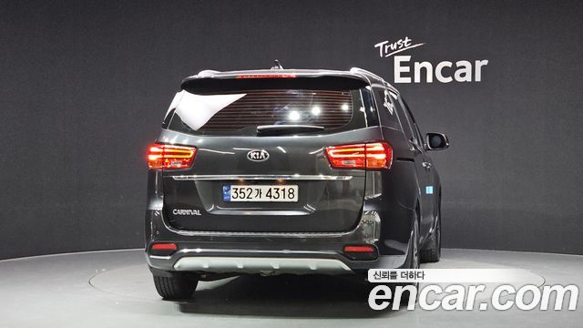 Kia Carnival из Кореи Encar