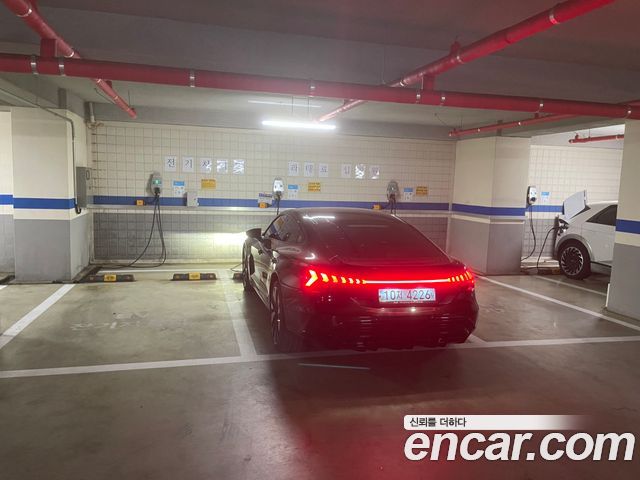 Audi e-tron GT GT quattro Premium — пробег 64 000 км — фото 1 из 3