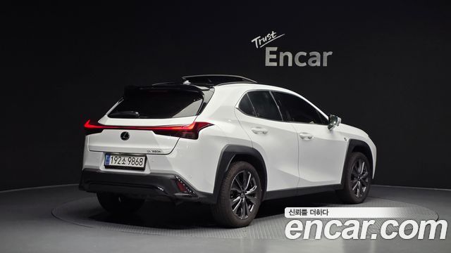 Lexus UX 2.0 F-Sport 2WD — пробег 48 470 км — фото 2 из 5