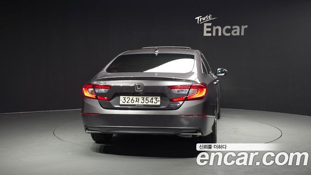 Honda Accord 2.0 Hybrid Touring — пробег 78 888 км — фото 4 из 5