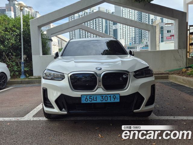 BMW iX3 M Sports — пробег 26 500 км — фото 1 из 5