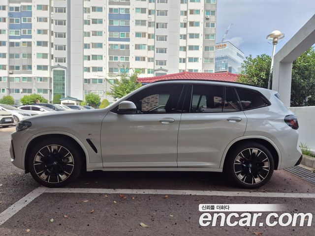 BMW iX3 M Sports — пробег 26 500 км — фото 2 из 5
