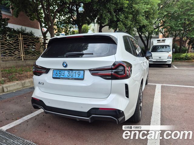 BMW iX3 M Sports — пробег 26 500 км — фото 4 из 5