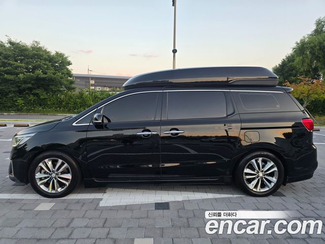 Kia Carnival 9-Seater Hi-Limousine Prestige Hiroof — пробег 134 988 км — фото 3 из 5