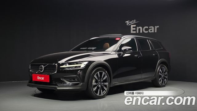Volvo V60 B5 Ultimate AWD — пробег 45 814 км — фото 1 из 5