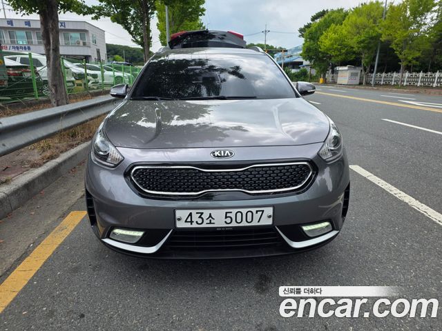 Kia Niro Prestige — пробег 185 000 км — фото 1 из 5