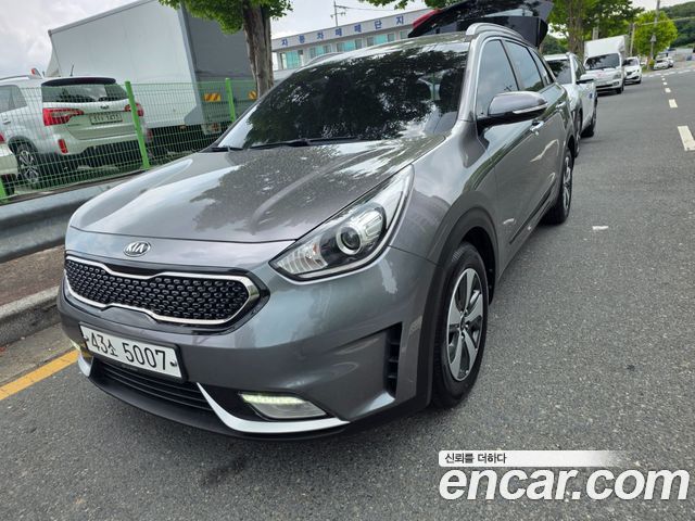 Kia Niro Prestige — пробег 185 000 км — фото 2 из 5
