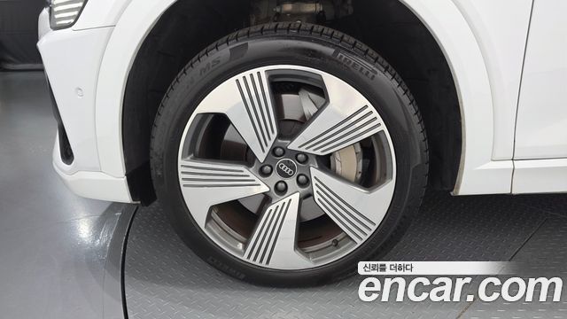 Audi e-tron из Кореи Encar