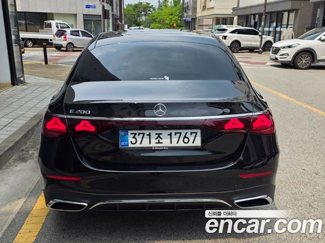 Mercedes-Benz E-Class E200 AMG Line — пробег 800 км — фото 4 из 5