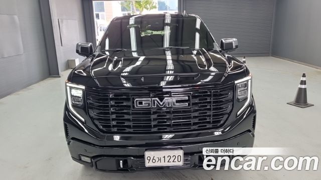 GMC Sierra Denali — пробег 4 516 км — фото 1 из 5
