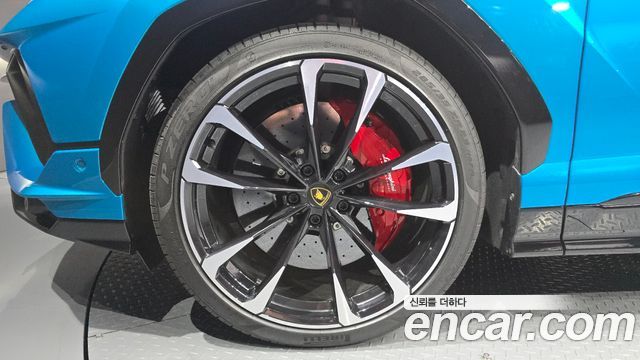 Lamborghini Urus из Кореи Encar