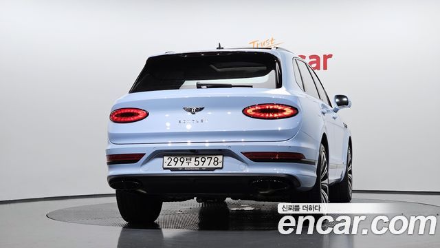 Bentley Bentayga 4.0 V8 Azure — пробег 18 012 км — фото 4 из 5