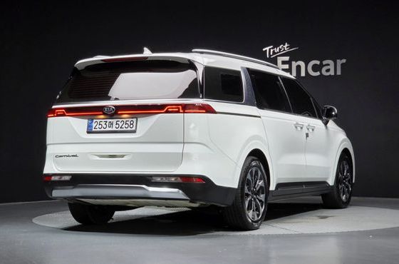 Kia Carnival 9-Seater Signature — пробег 112 677 км — фото 2 из 5