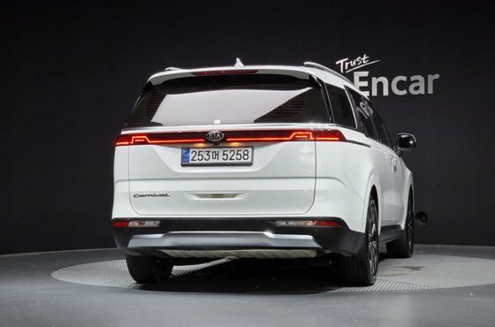 Kia Carnival 9-Seater Signature — пробег 112 677 км — фото 4 из 5