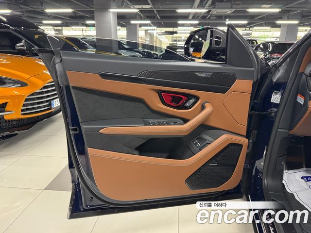 Lamborghini Urus из Кореи Encar