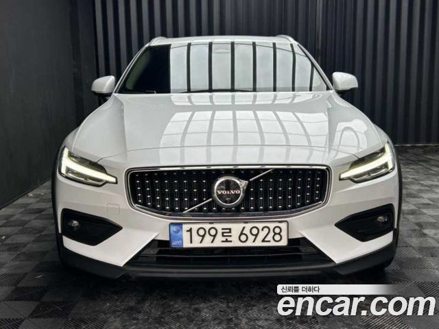 Volvo V60 B5 Ultimate AWD — пробег 49 900 км — фото 1 из 5