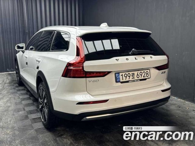 Volvo V60 B5 Ultimate AWD — пробег 49 900 км — фото 4 из 5
