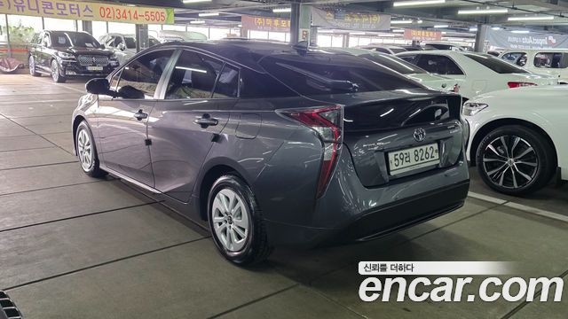 Toyota Prius 1.8 E — пробег 89 600 км — фото 2 из 5