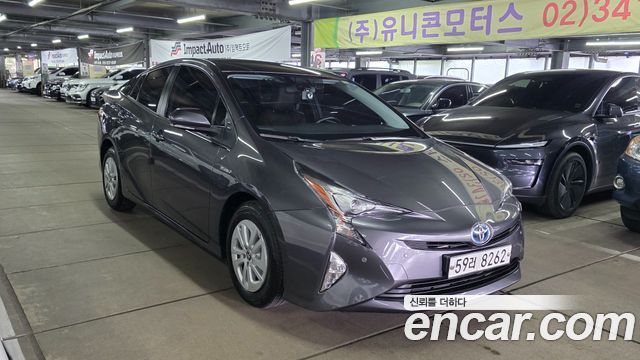 Toyota Prius 1.8 E — пробег 89 600 км — фото 3 из 5