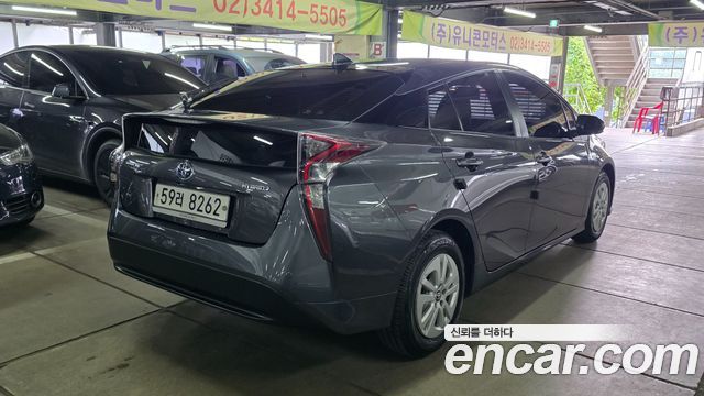 Toyota Prius 1.8 E — пробег 89 600 км — фото 4 из 5