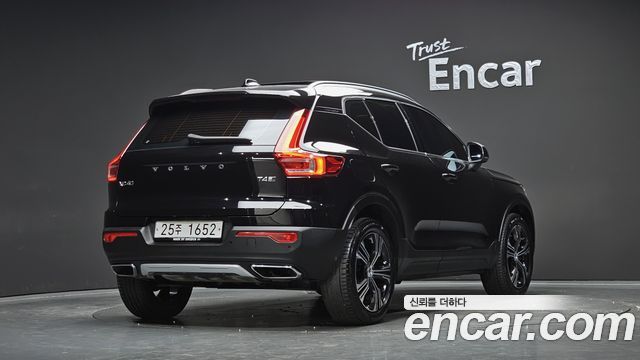 Volvo XC40 T4 Inscription — пробег 31 062 км — фото 2 из 5