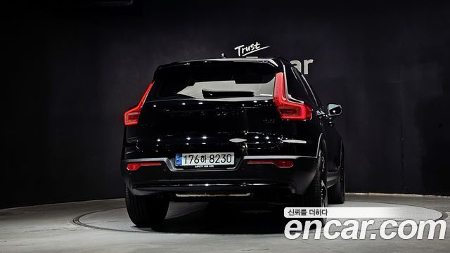 Volvo XC40 B4 Black Edition — пробег 14 868 км — фото 4 из 5