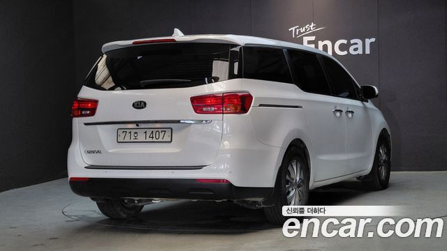 Kia Carnival из Кореи Encar