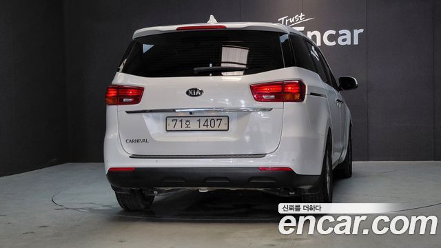 Kia Carnival из Кореи Encar