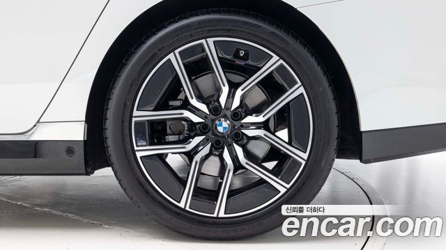 BMW 7-Series 740i xDrive M Sport — пробег 8 974 км — фото 5 из 5