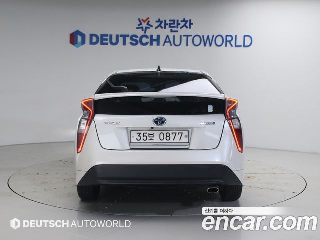 Toyota Prius 1.8 E — пробег 127 516 км — фото 4 из 5