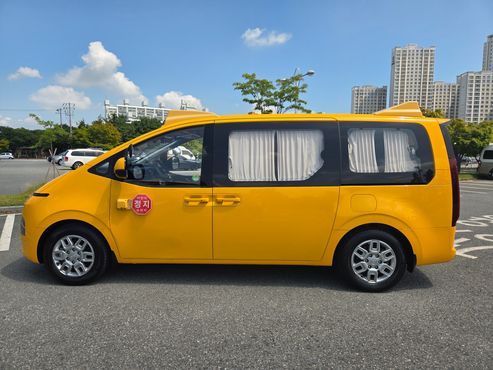 Hyundai Staria L3.5 Kinder Safety Car 15-Seater — пробег 52 533 км — фото 1 из 5